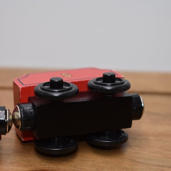 2000 James No Stripe - Learning Curve Thomas & Friends Wooden Railway Train Tank - Picture 9 of 9